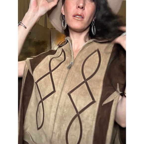 1960s VINTAGE LEATHER CAPE Slits Zipper Detailing Two Tone - Picture 3 of 9